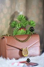 Elegant Envelope Flap Women’s Chain Shoulder Bag with Gold-Tone Clasp - Image 3