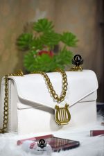 Elegant Envelope Flap Women’s Chain Shoulder Bag with Gold-Tone Clasp - Image 2