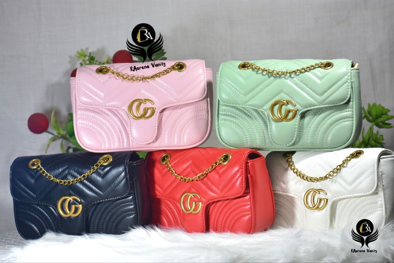 photo_2026-07-14_03-23-43 Quilted Chain Shoulder Bag with Gold-Tone Hardware - Image 1
